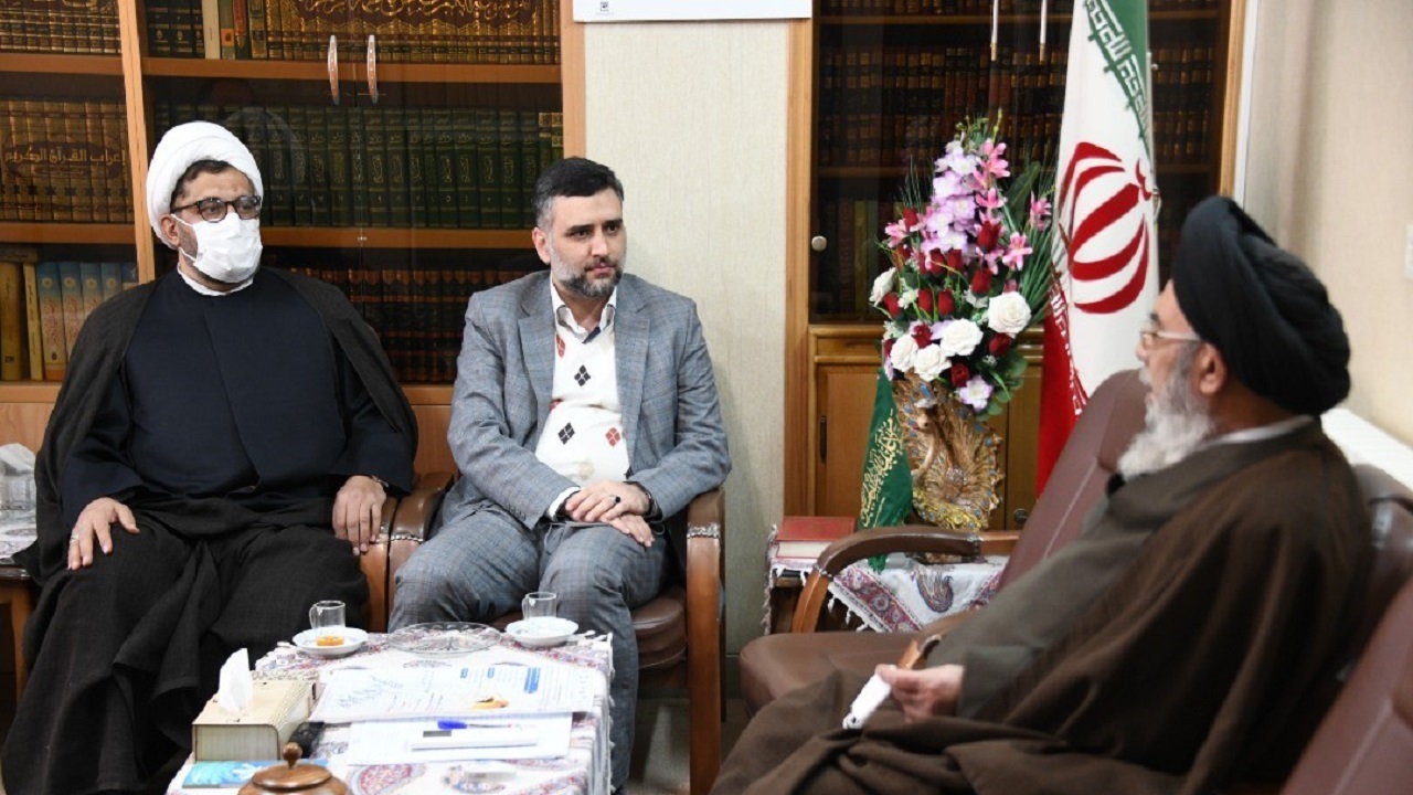 دیدار امام جمعه اصفهان با مدیرعامل خانه کتاب و ادبیات ایران