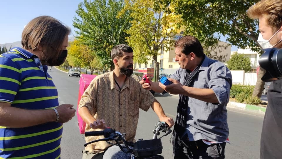 موتورسواری هومن حاجی عبداللهی، امیرکربلایی زاده و عباس جمشیدی فر در خیابان&zwnj;های تهران/مهرداد ضیایی جلوی دوربین رفت
