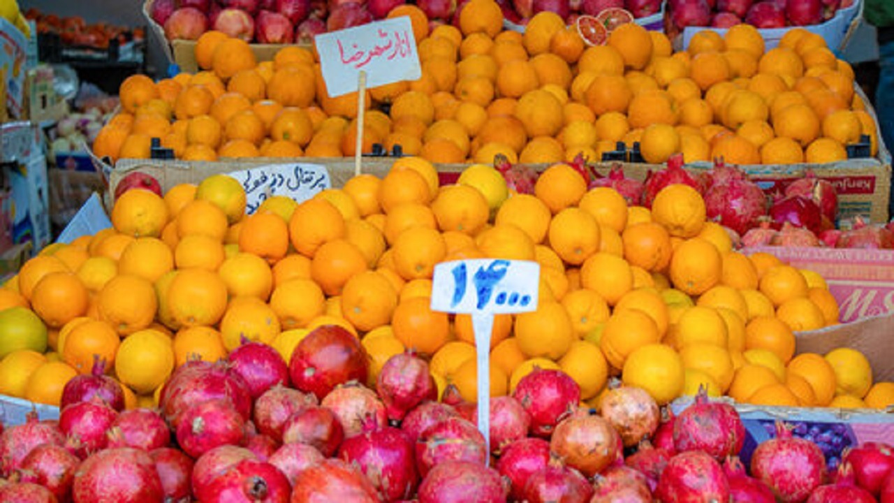 میوه شب یلدا فراوان اما گران است
