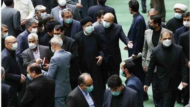 رشد اقتصادی ۸ درصدی در بودجه ۱۴۰۱/ استقراض از بانک مرکزی خط قرمز دولت است
