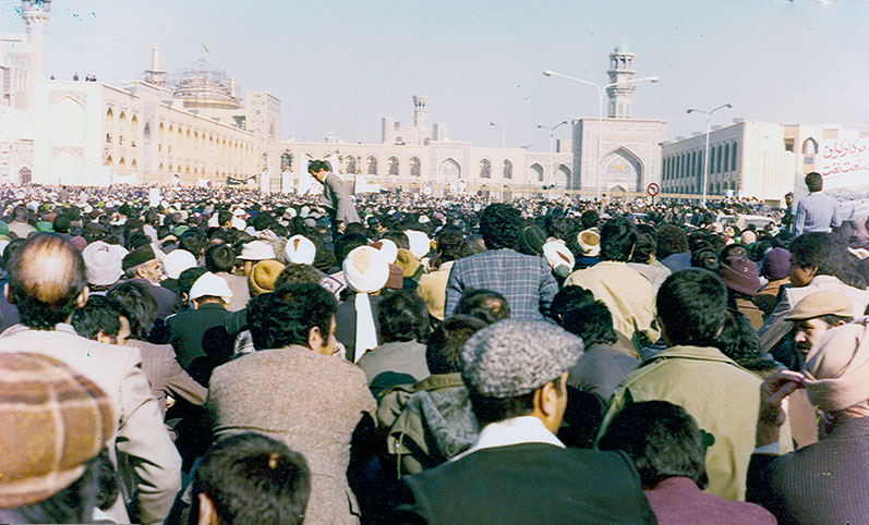 نخستین خطبه&zwnj;خوانی کوبنده و انقلابی آیت&zwnj;الله خامنه&zwnj;ای در حرم امام رضا (ع)