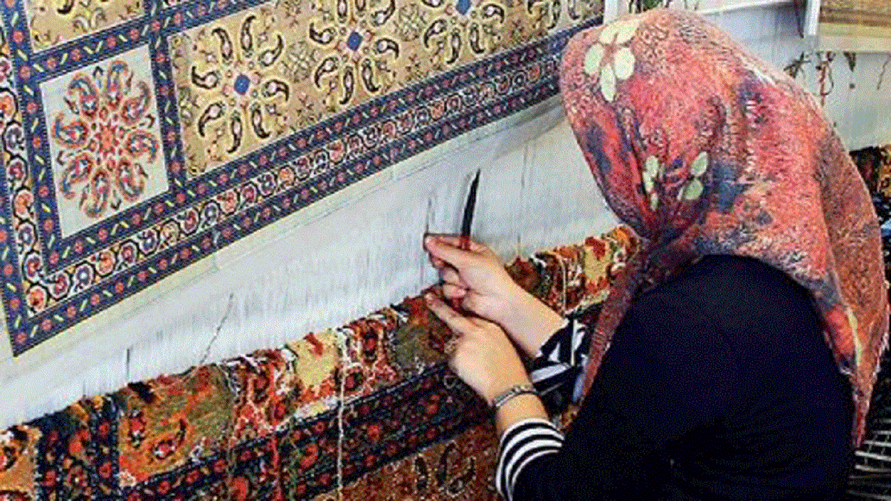 ۱۱ هزار قالیباف استان سمنان در ۲۶ شرکت تعاونی کار می کنند