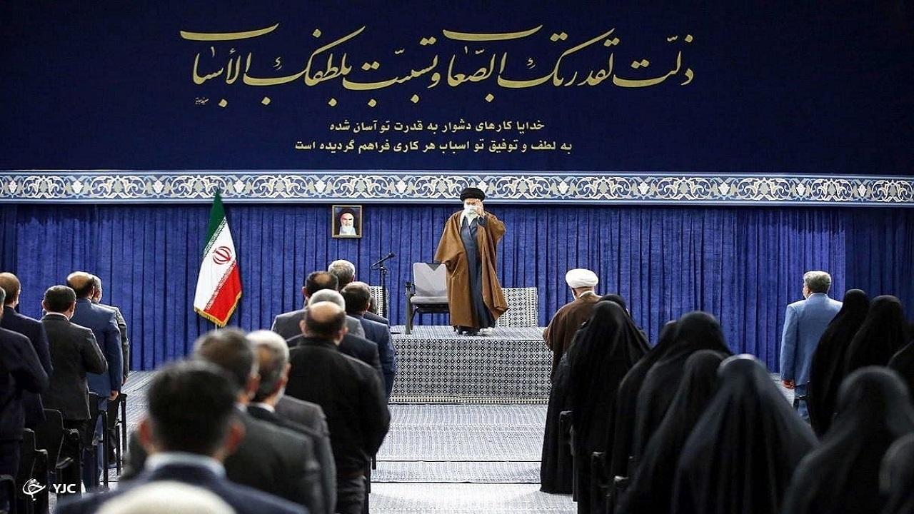 حدیث نصب شده در محل سخنرانی رهبر انقلاب در دیدار با پرستاران