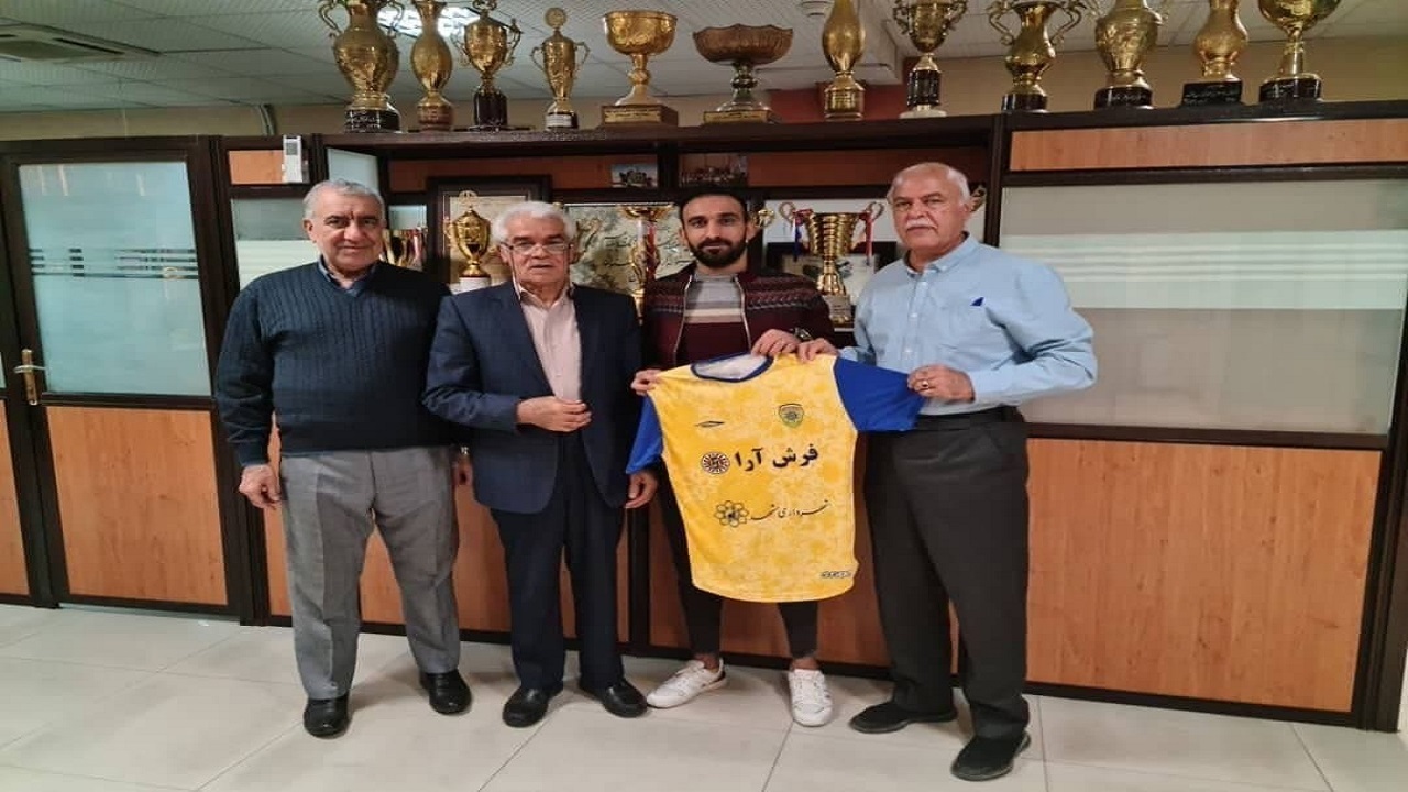 بازیکن سابق تیم ملی فوتسال مربی فرش آرا شد