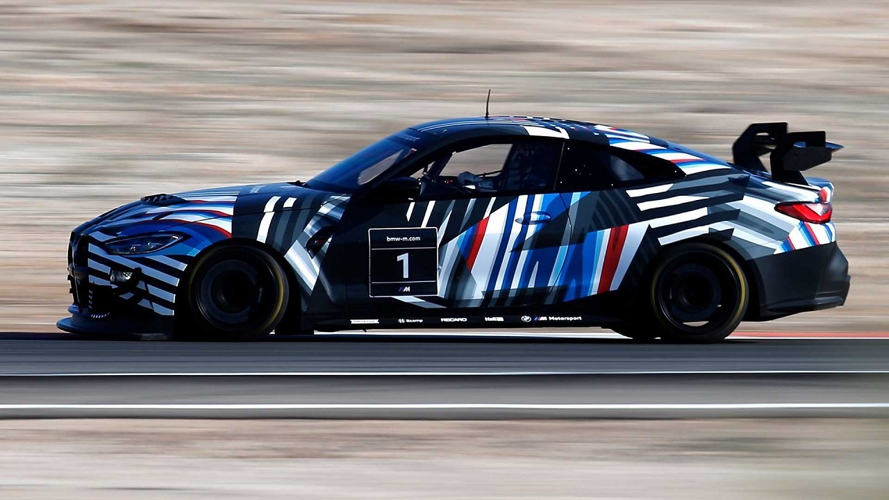 شکار ماشین مسابقه‌ای BMW M۴ GT۴ در حال آزمایش