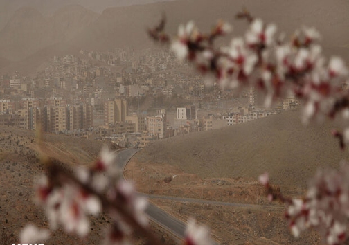 پدیده گرد و خاک در آسمان شهرهای استان گیلان پدیده گرد و خاک در آسمان شهرهای استان گیلان