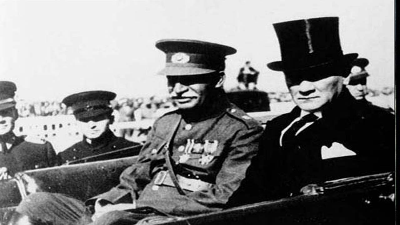 جاه‌طلبی رضاخان با تابلوی جمهوری‌خواهی!
