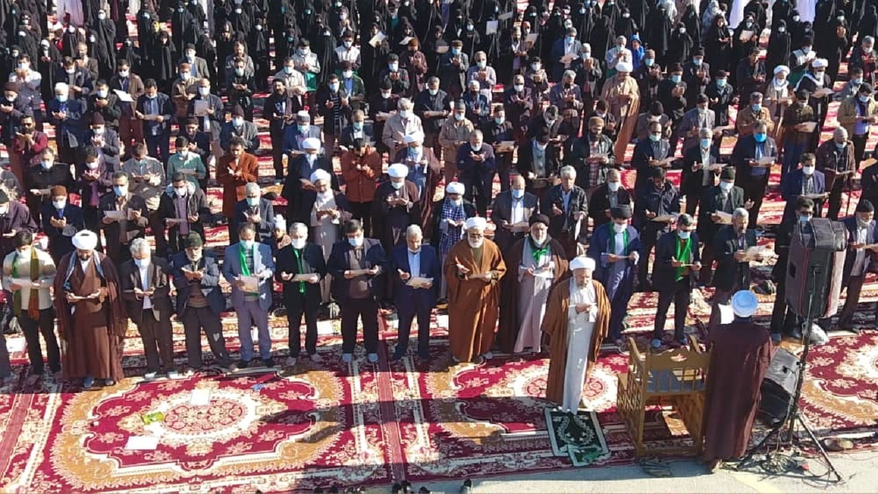 بالا رفتن دستان بافقی ها رو به آسمان برای بارش باران