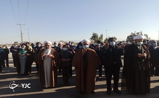 بالا رفتن دستان بافقی ها رو به آسمان برای بارش باران بالا رفتن دستان بافقی ها رو به آسمان برای بارش باران