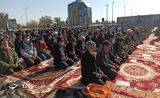 بالا رفتن دستان بافقی ها رو به آسمان برای بارش باران بالا رفتن دستان بافقی ها رو به آسمان برای بارش باران