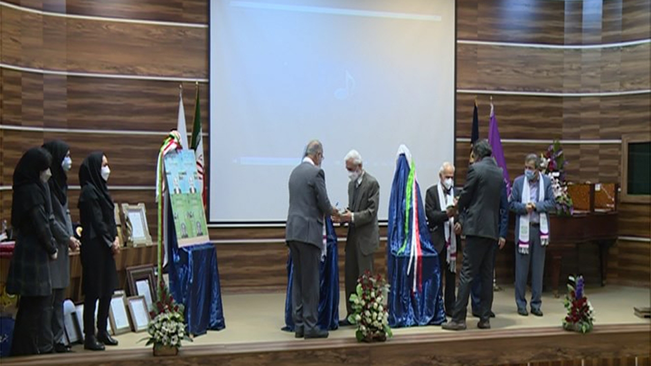 تجلیل از خدمات علمی دو استاد پیشکسوت دانشگاه شیراز