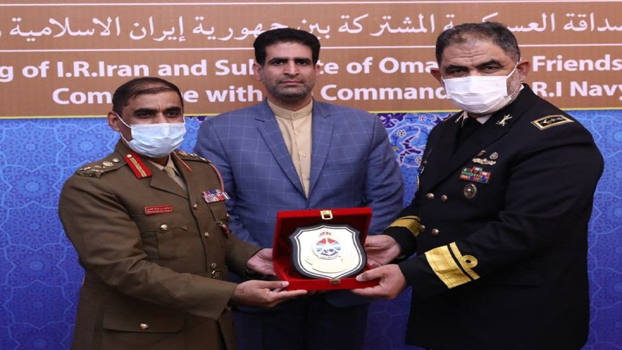تاکید فرمانده نیروی دریایی ارتش بر گسترش روابط با عمان