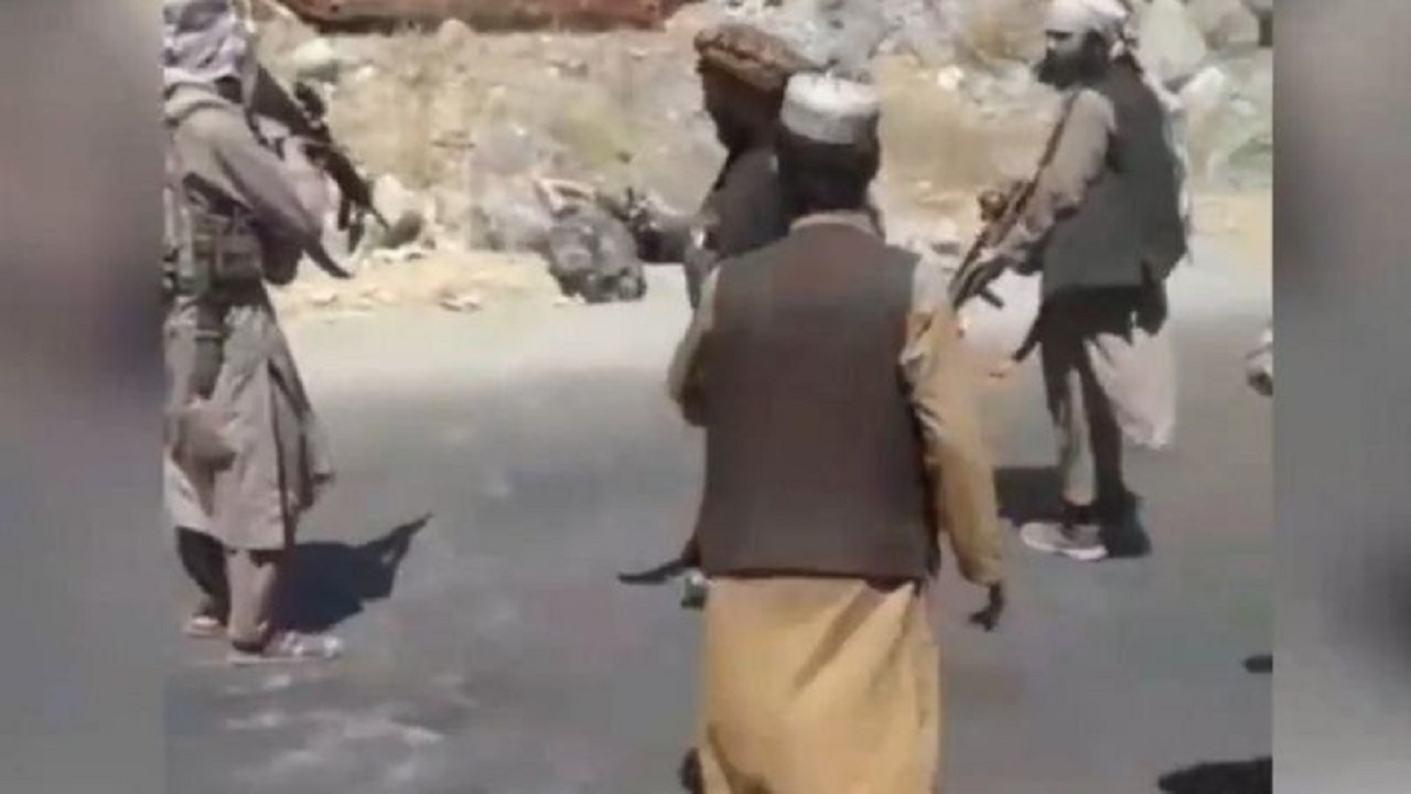 در ماه‌های منتهی به سقوط دولت افغانستان جنایات جنگی مکرر صورت گرفته است