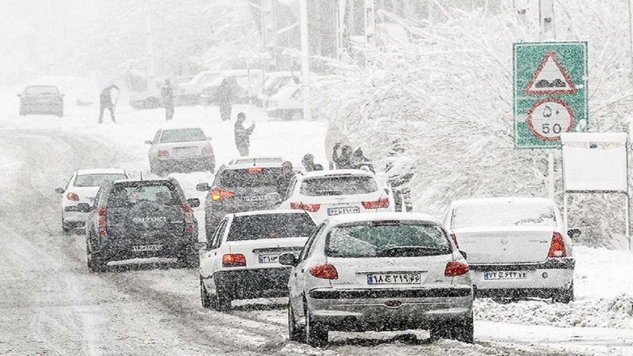 چگونه رانندگی ایمن در جاده‌های زمستانی انجام دهیم؟
