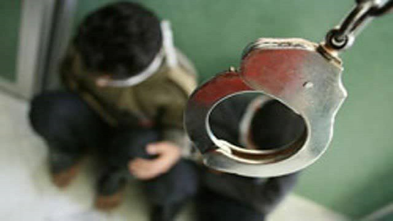 ۲ سارق قاپ زن گوشی تلفن همراه در دام پلیس گرفتار شدند