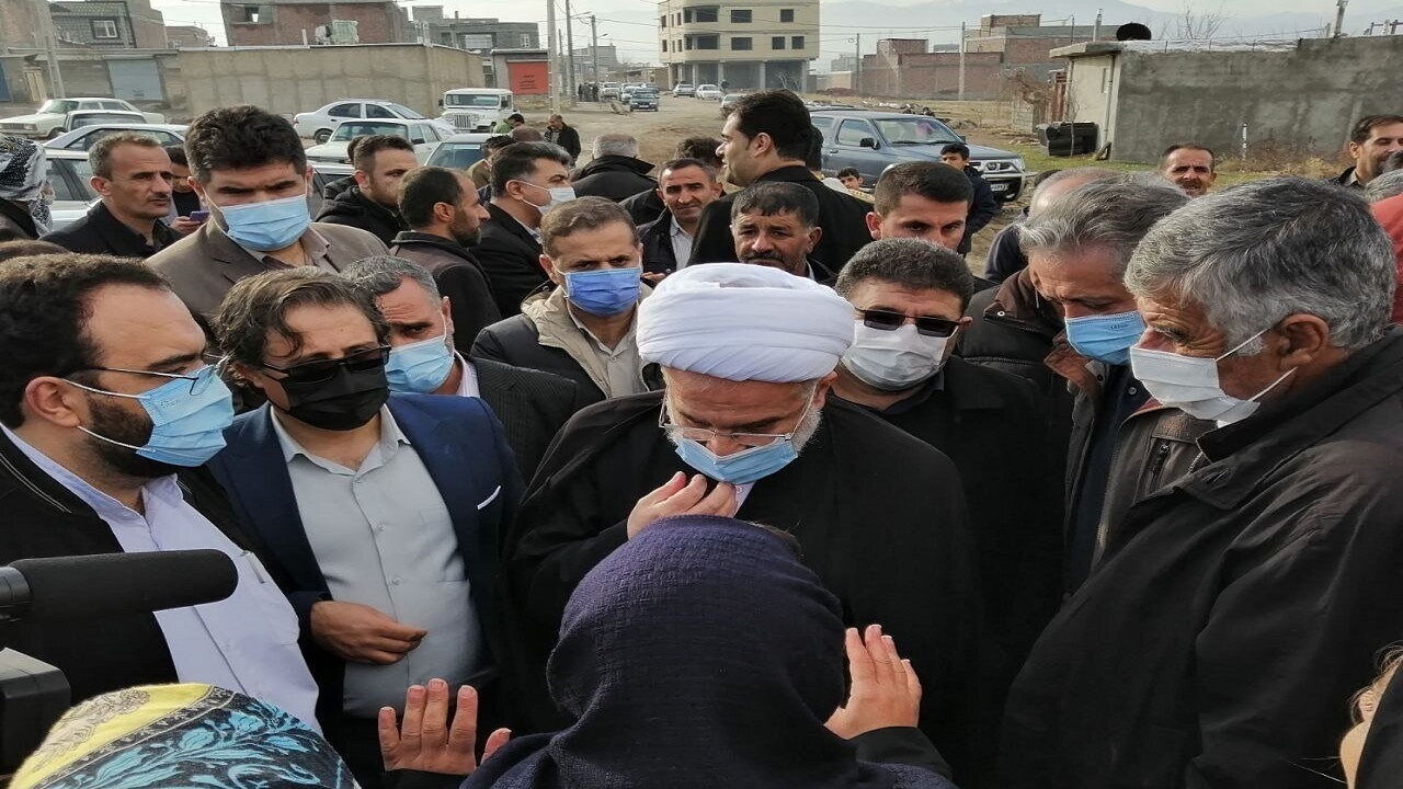بازدید نماینده ولی فقیه در کردستان از محلات حاشیه‌ای شهر سقز