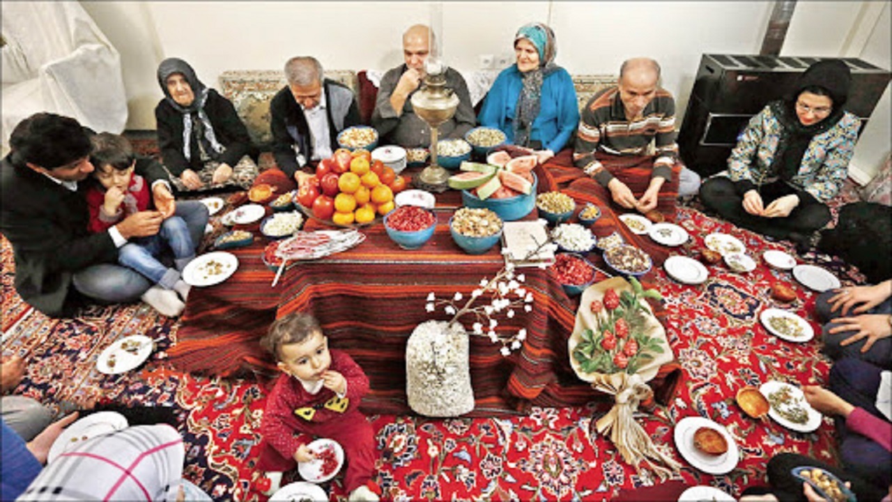 تصویری از یک خانواده شهرکردی در دورهمی شب یلدا