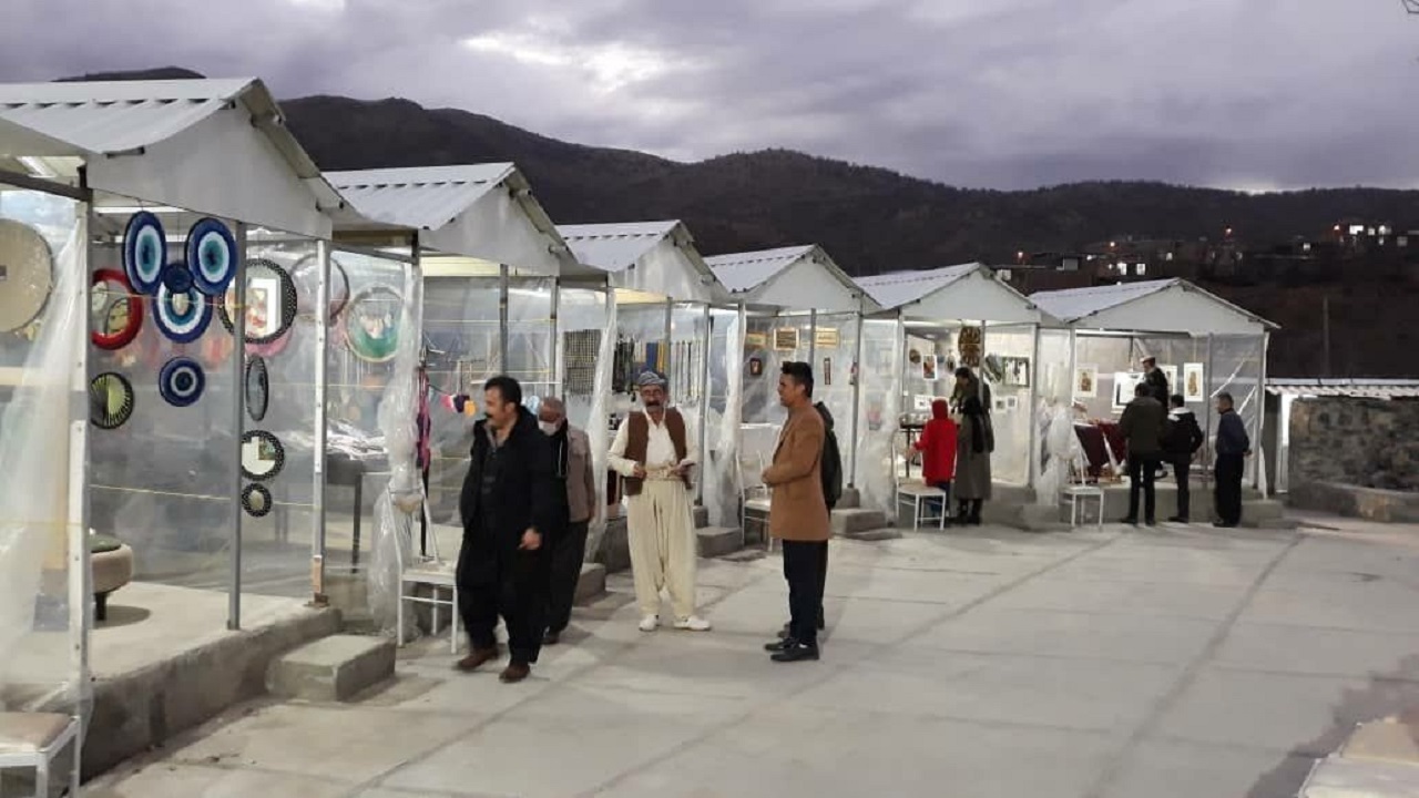 برپایی نمایشگاه صنایع دستی شب یلدا در بانه