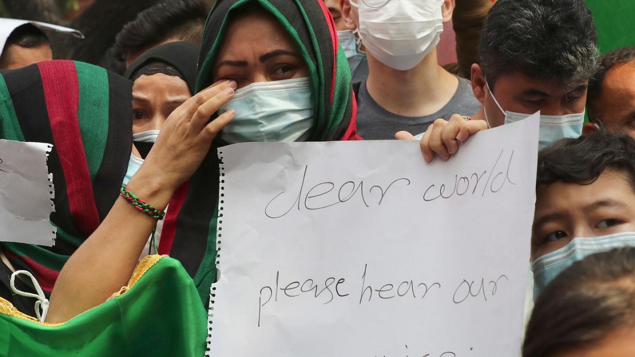 ادامه تجمع گروهی از افغانستانی‌ها مقابل دفتر سازمان ملل در اندونزی