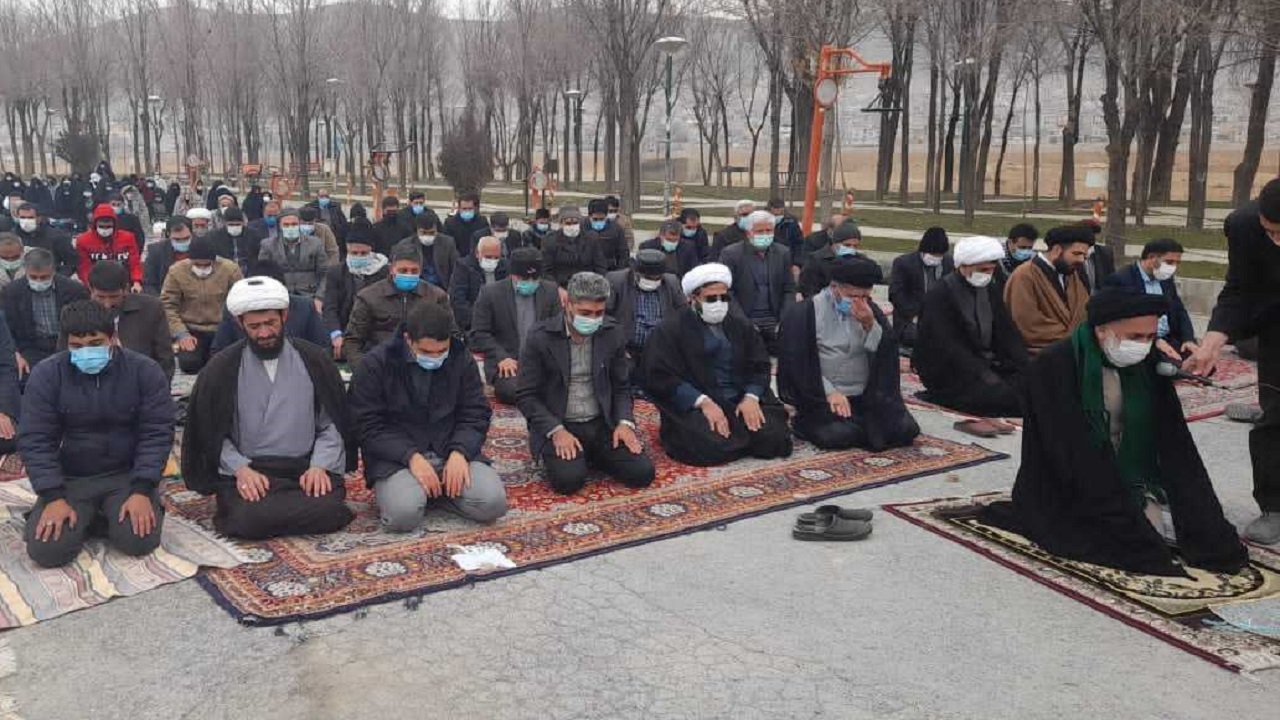 اقامه نماز باران در امامزاده سلطان سبزپوش شهرکرد