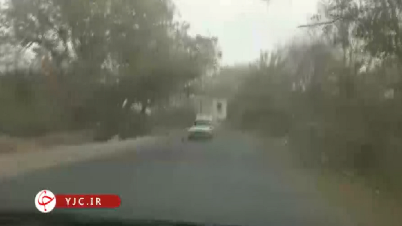 جاده شهرک صنعتی مراغه از نظر آسفالت وضعیت خوبی ندارد+فیلم