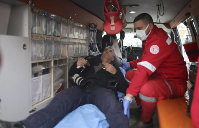 حمله پلیس صهیونیست به عکاس خبرگزاری آسوشیتد پرس