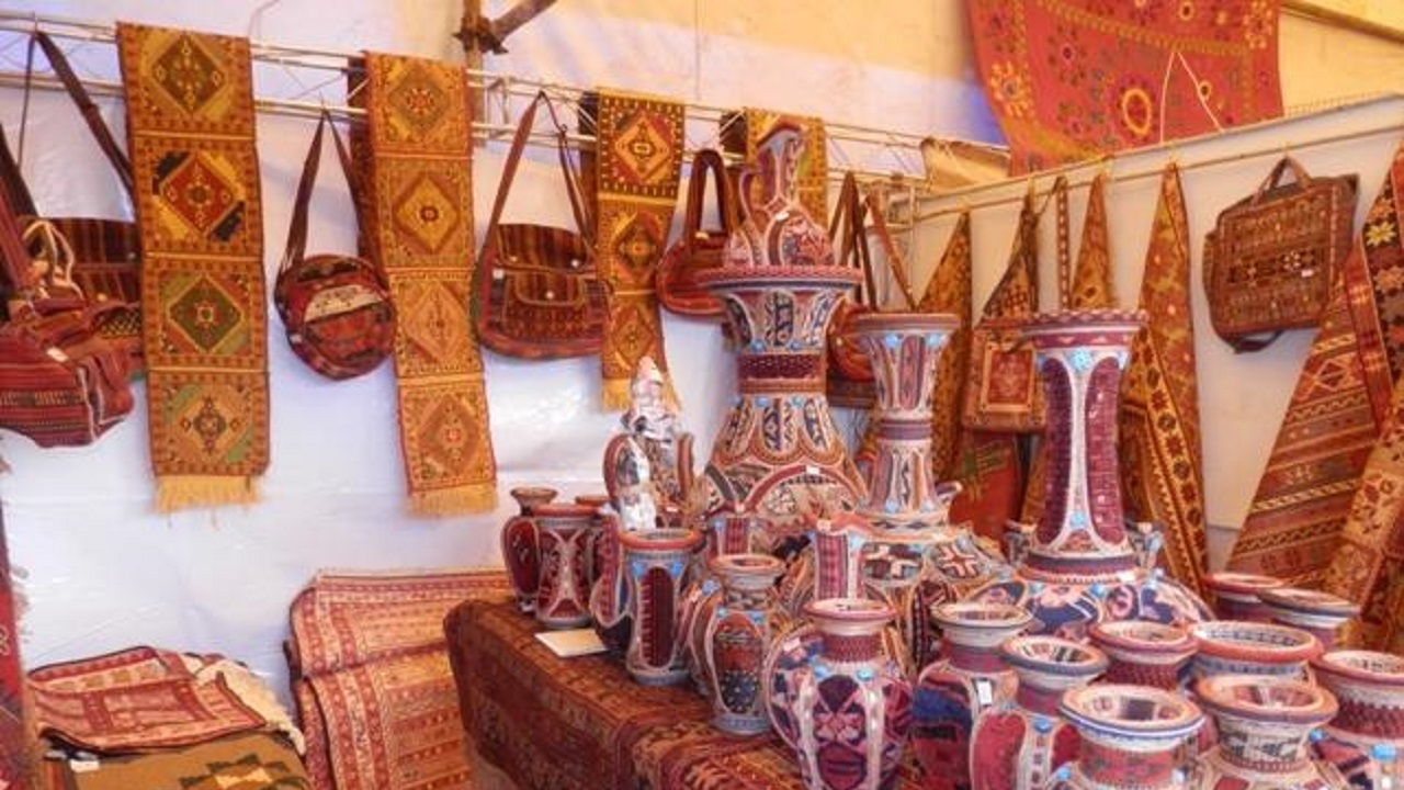 آغاز به کار نمایشگاه آثار صنایع دستی در ساوه