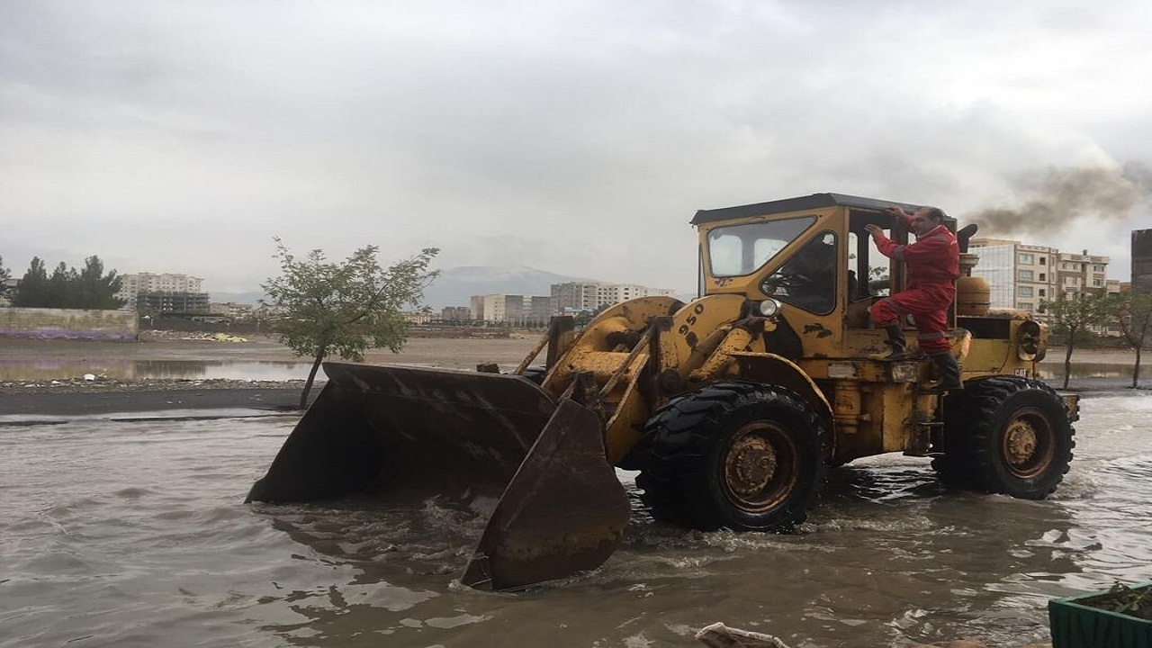 ساماندهی ۲۰ دستگاه ماشین‌آلات برای جلوگیری از آبگرفتگی معابر شهرکرد