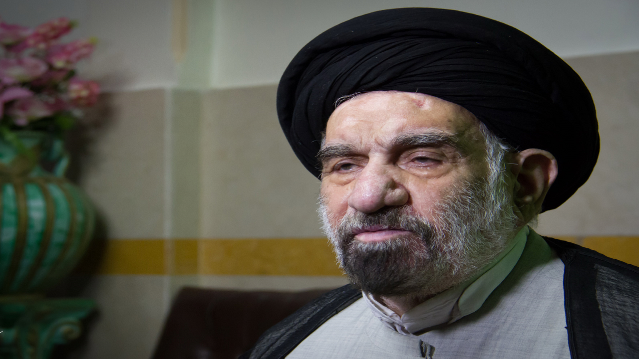 منبری که به او تهمت غیر اخلاقی زده شد + عکس و فیلم