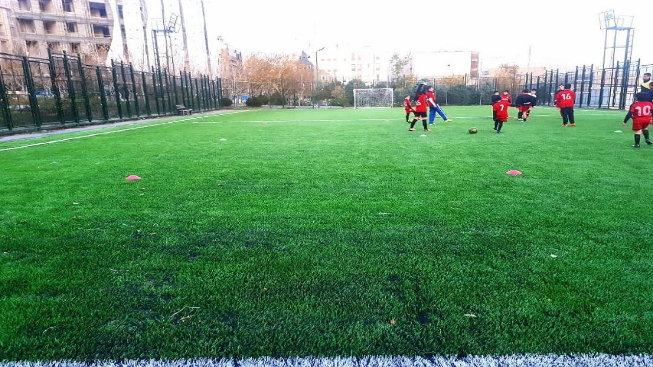 ماجرای احداث ورزشگاه زمین چمن در شهرک پرواز بندرعباس چیست؟