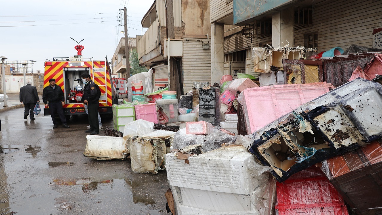 فروشگاه پلاسکو در چهار راه امام دچار آتش سوزی شد