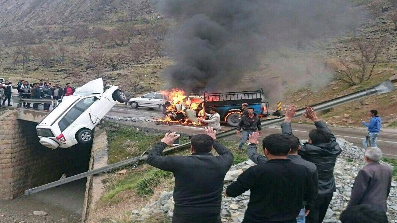 لطفا تماشاچی نباشید!