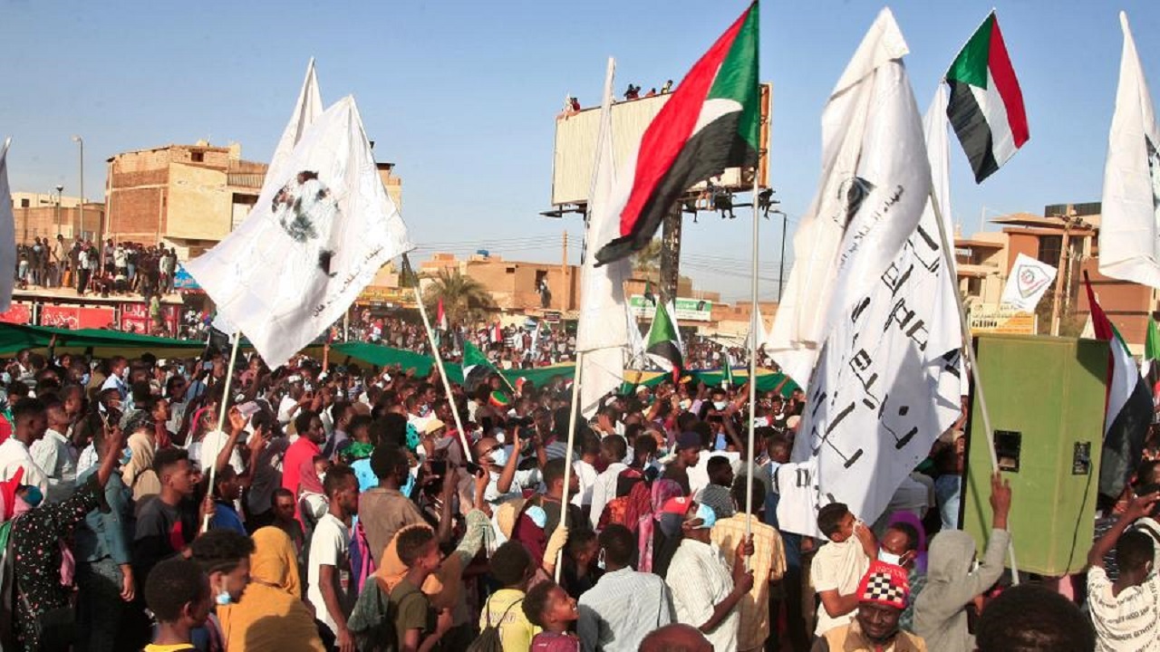 تظاهرات سودانی‌ها و تشدید تدابیر امنیتی ارتش