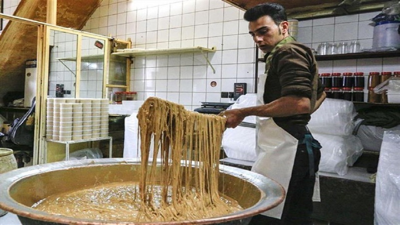 کام یک حلواسازی در اردکان با حضور بسیج سازندگی شیرین شد