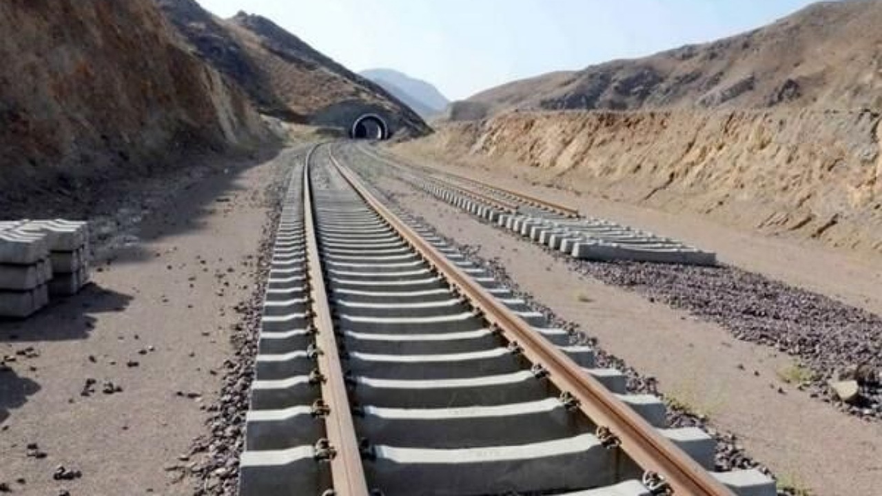 خاکبرداری یک میلیون و ۷۰۰ هزار مترمکعب از قطعه نخست راه آهن مشهد به زاهدان