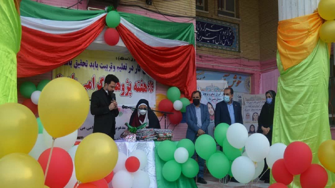 دانش آموزان پژوهشگر ناحیه یک اهواز تجلیل شدند