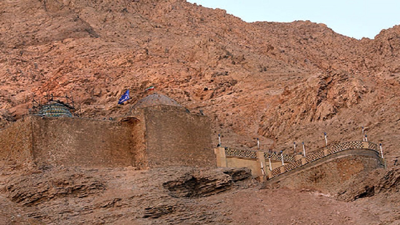 کوه بی بی شهربانو زیر انفجار دینامیت‌ها برای تامین سیمان کارخانه ها