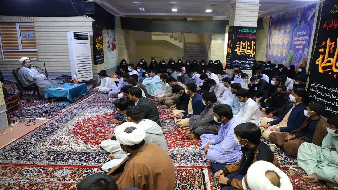 تبیین مسائل اعتقادی با غیرت دینی طلاب امکانپذیر است