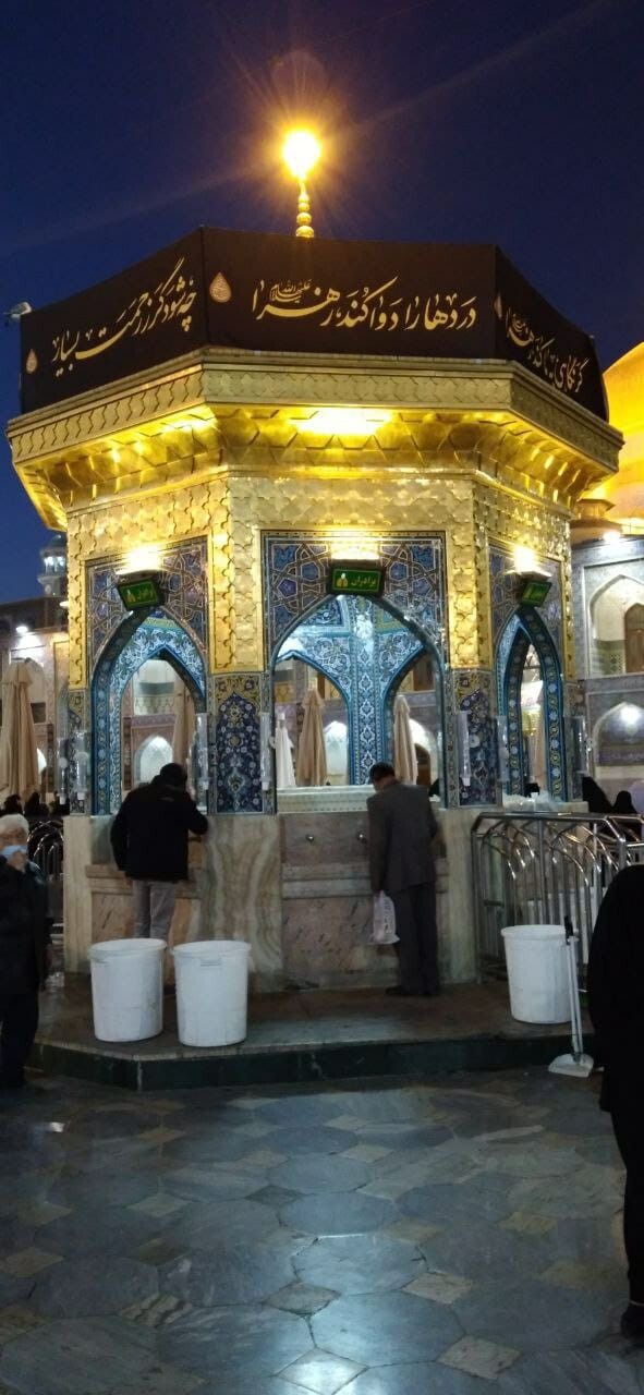 حال و هوای حرم مطهر رضوی در سوگ مادر سادات+ عکس