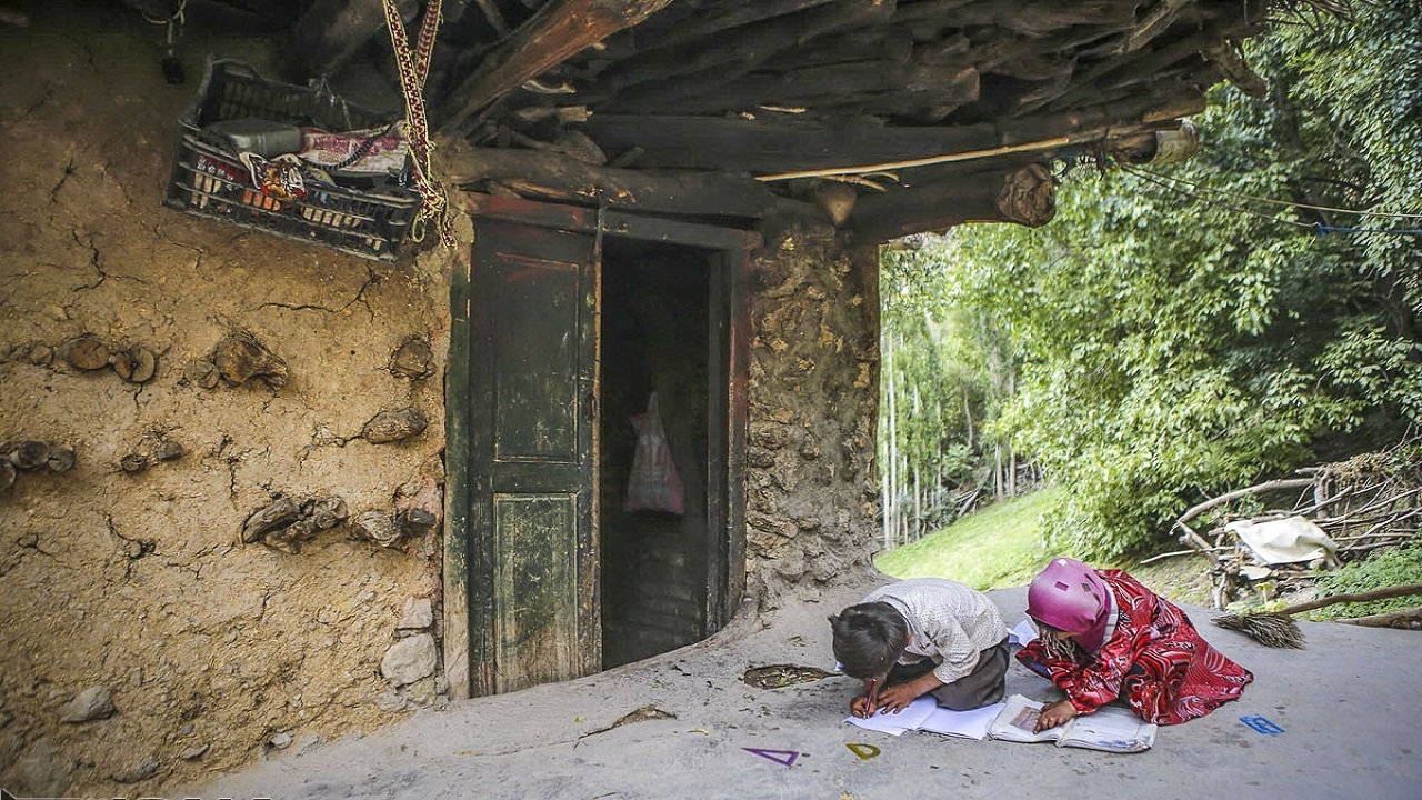 دانش آموزان روستای سرآقاسید