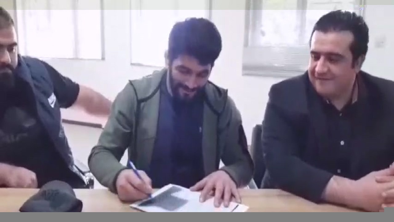 ثبت قرارداد حسن یزدانی با فولادین ذوب آمل