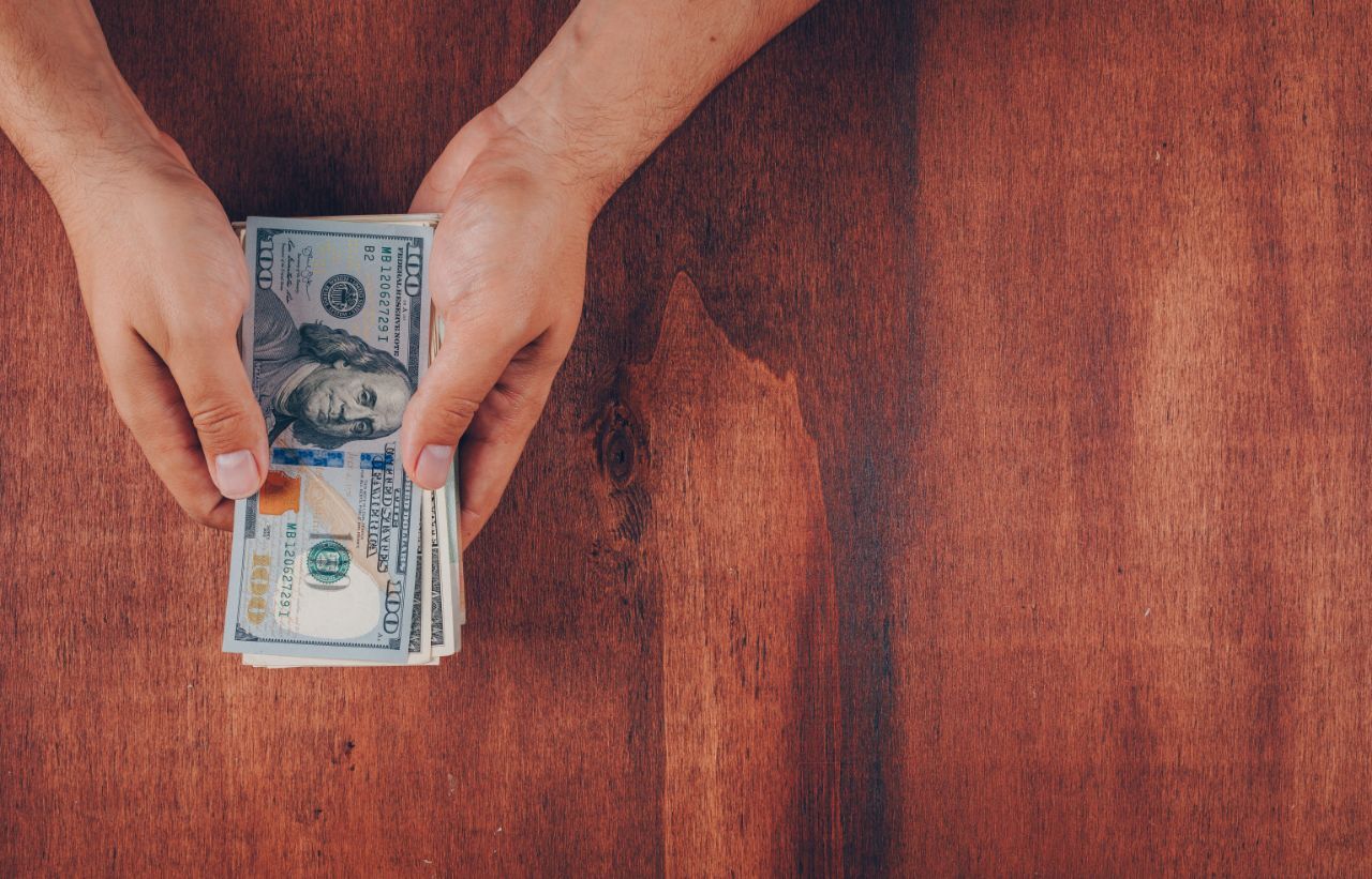 تجار مهره های اصلی کنترل بازار ارز/مسیر بازگشت ارزهای صادراتی هموار می شود؟