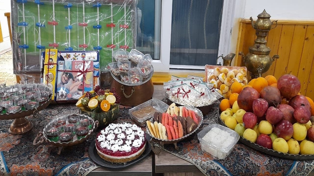 پهن شدن سفره یلدای امام رضایی در مازندران