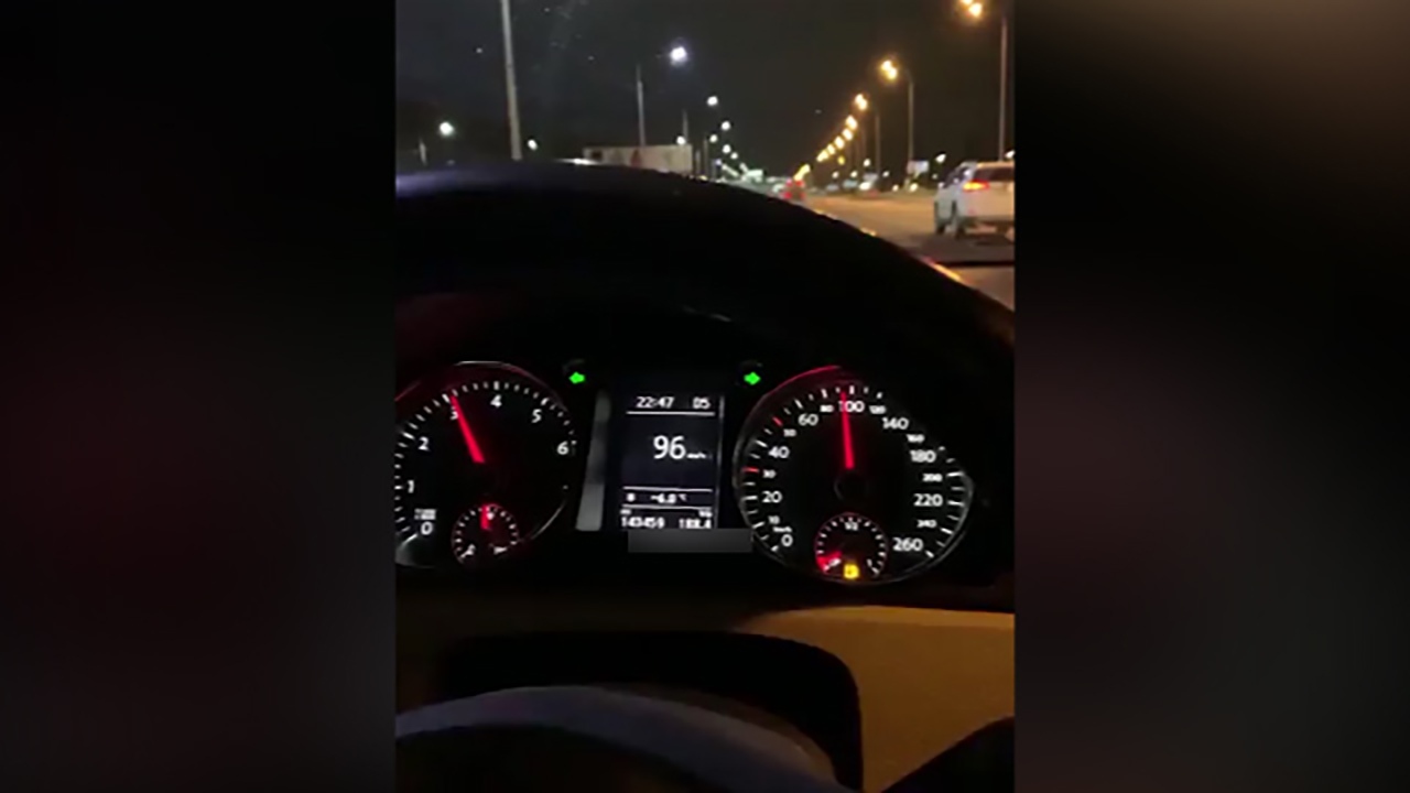 اسکی روی آسفالت با سرعت ۹۰ کیلومتر بر ساعت + فیلم