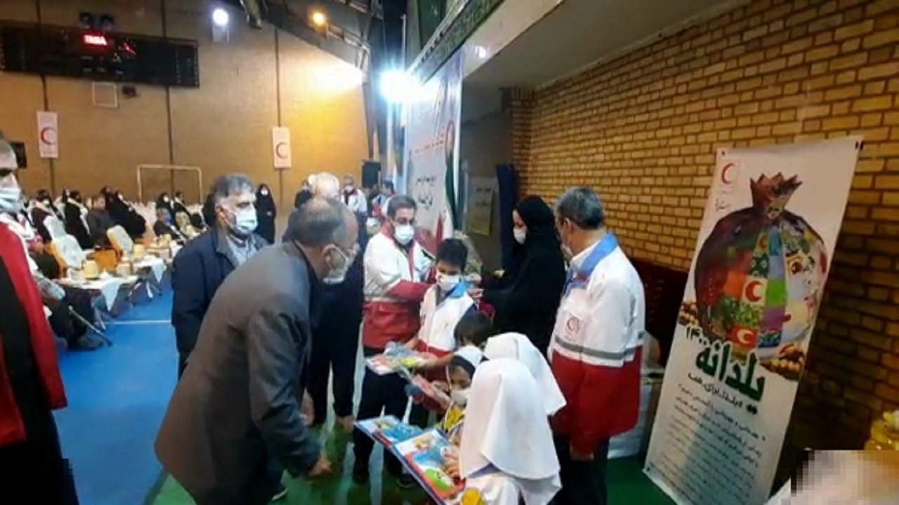 توزیع ۳۱۳ بسته معیشتی در طرح «یلدانه» به همت هلال احمر قم
