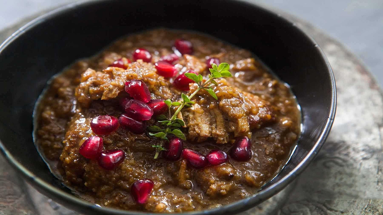 ۲ طرز تهیه خورش اناربیج گیلانی با مرغ یا گوشت+ترکیب دقیق سبزی