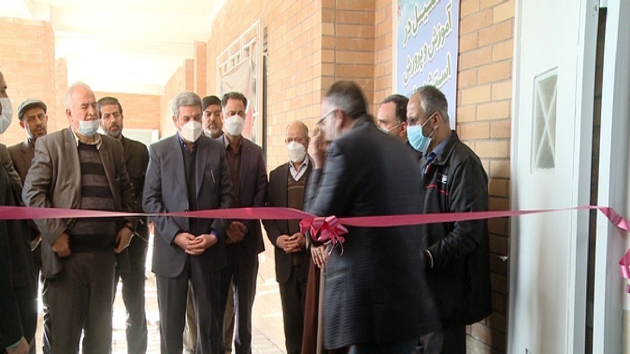 دبیرستان و هنرستان دانش آموزان استثنایی در قم افتتاح شد