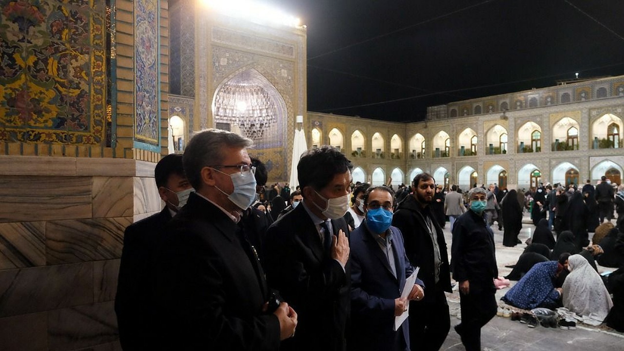 ادای احترام سفیر ژاپن به امام رضا(ع)