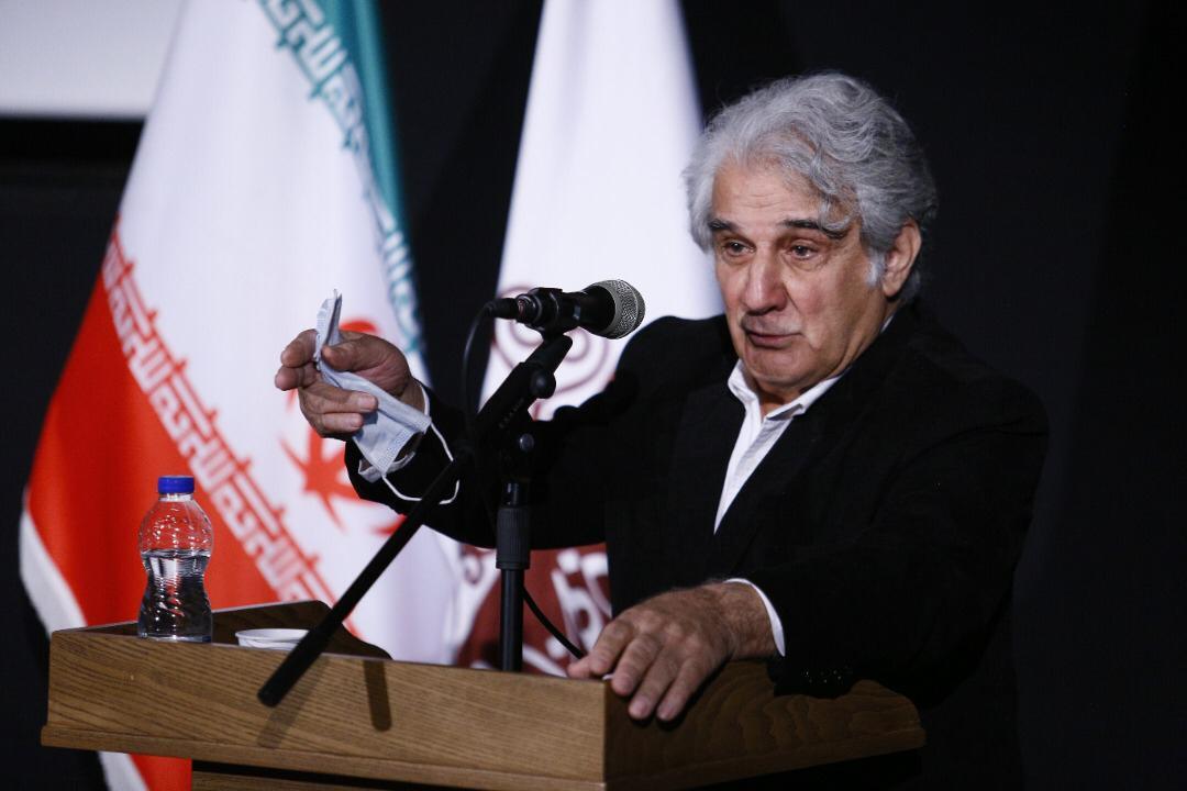 کارگردانی با چهره خشن، اما رئوف و خستگی ناپذیر کارگردانی با چهره خشن، اما رئوف و خستگی ناپذیر