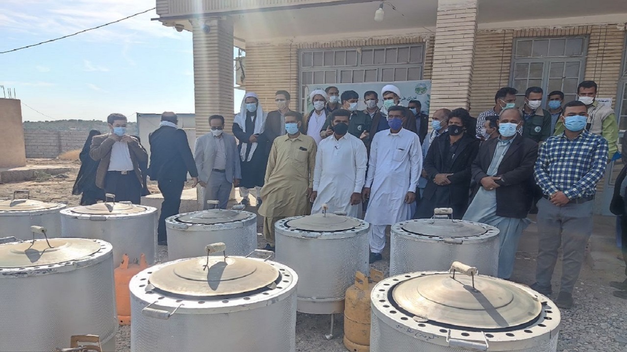 توزیع ۱۲۰دستگاه تنور گازی بین ساکنین نگین کویر فهرج